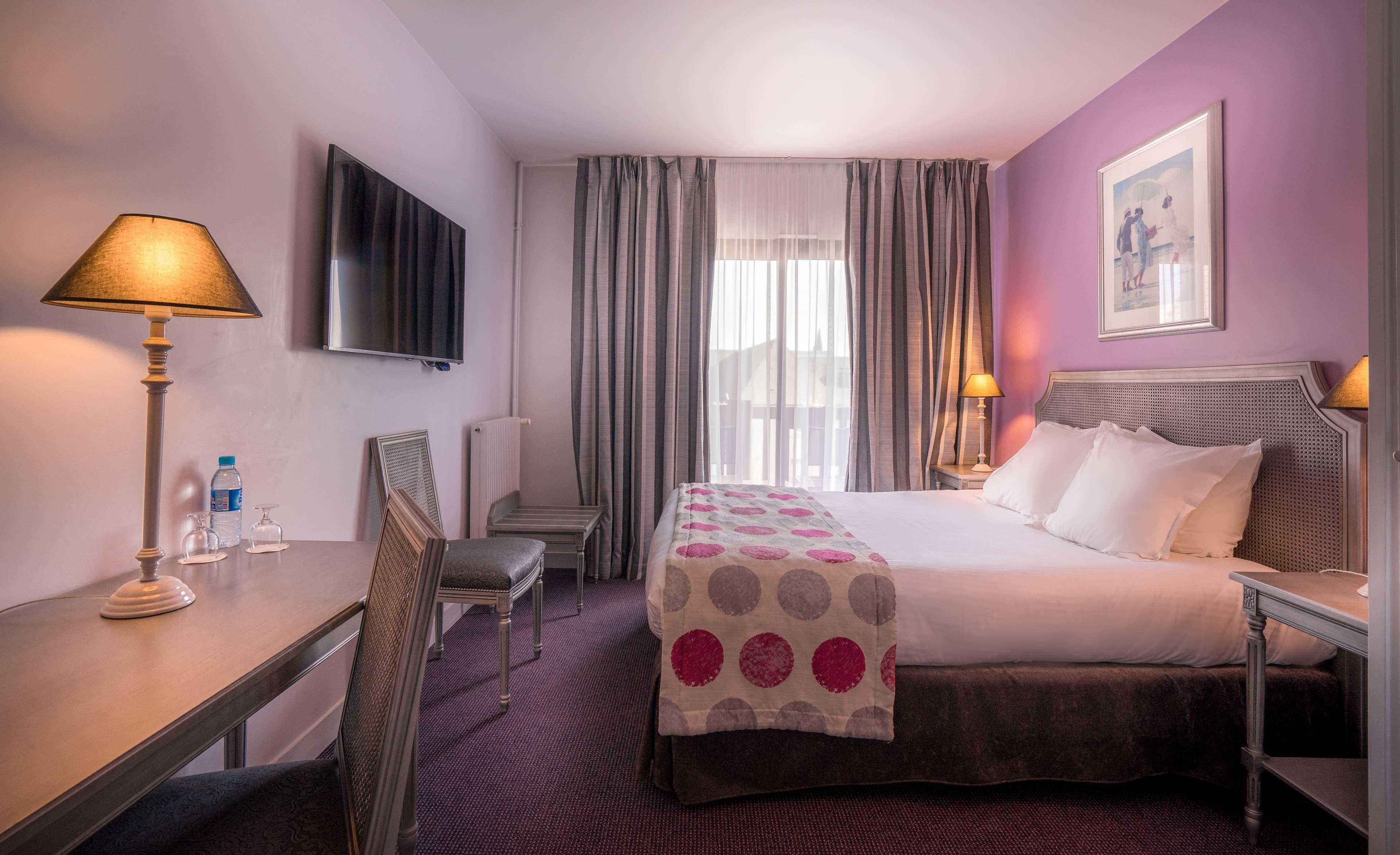 เบสต์ เวสเทิร์น พลัส โอสเตลรี ดู วาลง Hotel ทรูวิลล์-ซูร์-แมร์ ภายนอก รูปภาพ