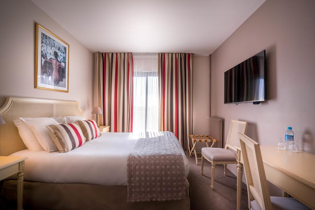 เบสต์ เวสเทิร์น พลัส โอสเตลรี ดู วาลง Hotel ทรูวิลล์-ซูร์-แมร์ ภายนอก รูปภาพ