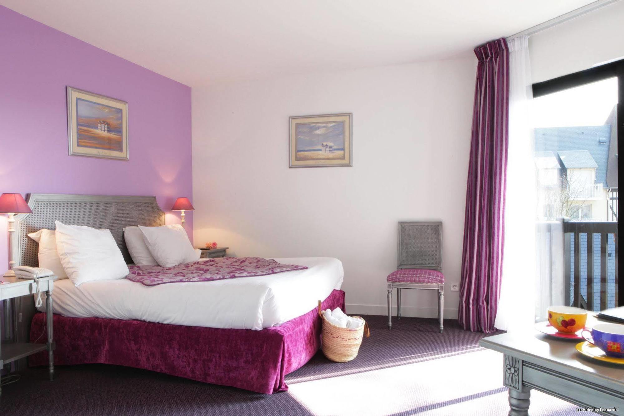 เบสต์ เวสเทิร์น พลัส โอสเตลรี ดู วาลง Hotel ทรูวิลล์-ซูร์-แมร์ ภายนอก รูปภาพ